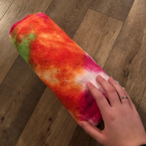 Handmade tie dye towel - Picture 4 of 4
